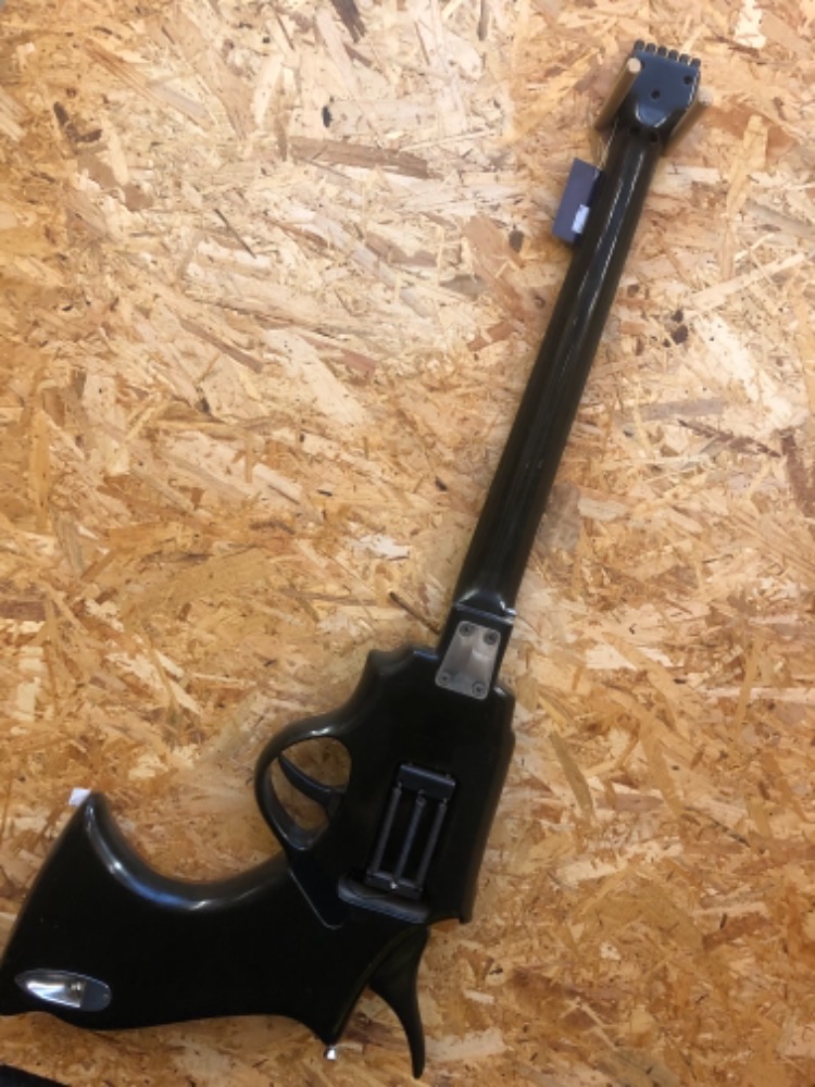 Elektrická kytara Revolver zakázková výroba